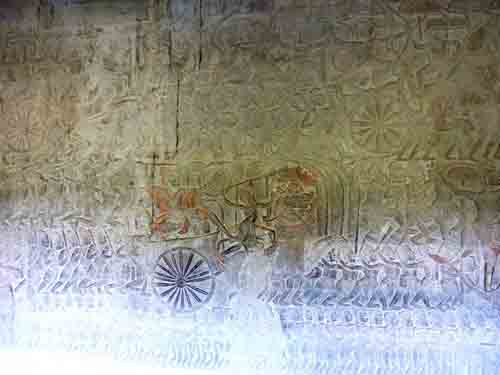 Барельефы восточной галереи Ангкора Ват. Победа Вишну над асурами. Наступление армии асуроа.