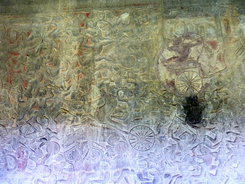 Барельеф северной галереи Ангкор Ват. Битва девов с асурами. Бог Солнца Сурья.