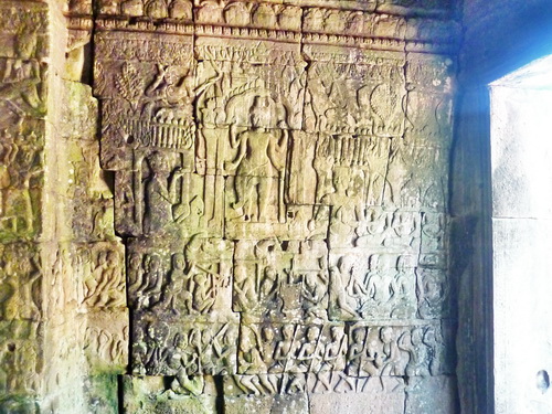 Барельеф западной галереи Байона в Ангкоре. Поклонение Вишну.