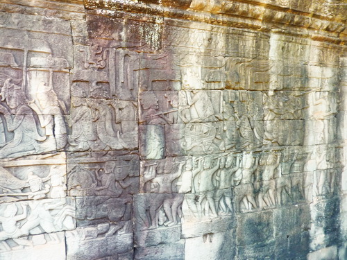 Барельеф западной галереи Байона в Ангкоре.