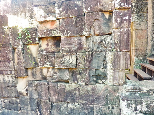 Барельеф западной галереи Байона в Ангкоре.