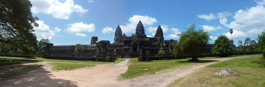 Вид на Ангкор Ват с восточной гопуры