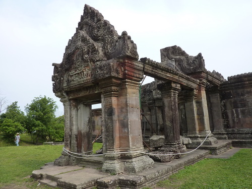Preah Vihear gopura 4 entrance churchig 