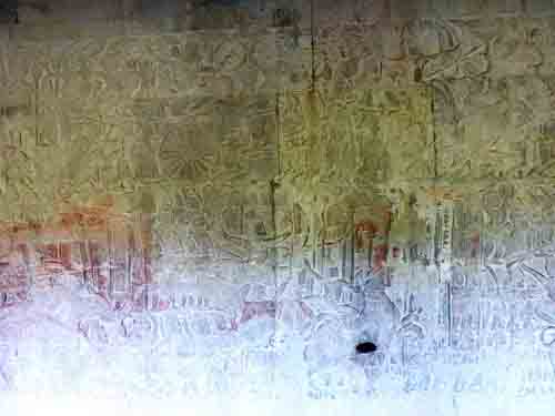 Барельефы восточной галереи Ангкора Ват. Победа Вишну над асурами. Наступление асуроа.