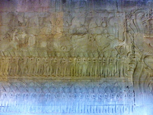 Барельеф восточной галереи Ангкор Ват. Пахтание Молочного Океана. Асуры наблюдают за пахтанием