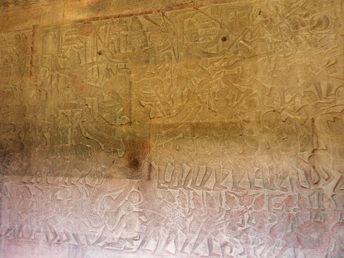 Барельеф северной галереи Ангкор Ват. Победа Кришны над асурой Бана. Кришна на гаруде.