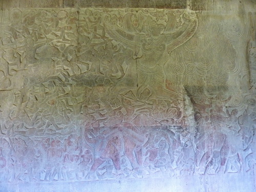 Барельеф северной галереи Ангкор Ват. Победа Кришны над асурой Бана. Кришна гасит огонь.