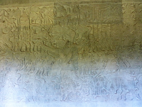 Барельеф северной галереи Ангкор Ват. Победа Кришны над асурой Бана. Бана на гаруде.