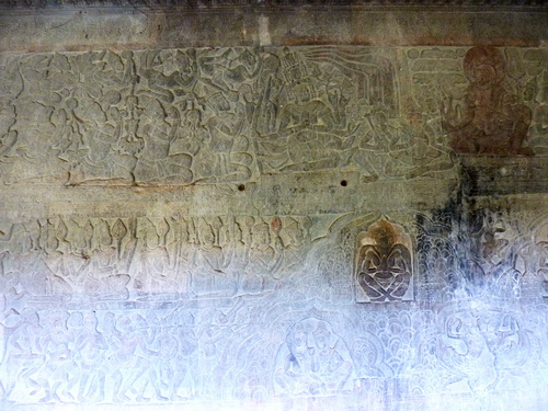 Барельеф северной галереи Ангкор Ват. Победа Кришны над асурой Бана. Кришна перед Шивой.