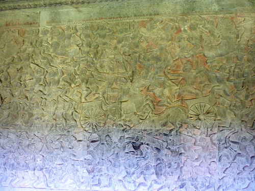 Барельеф северной галереи Ангкор Ват. Битва девов с асурами. Шива на быке Нандин.