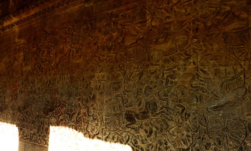 Барельеф западной галереи, южной части Ангкора Ват. Битва на Курукшетра. Арджуна с Кришной.